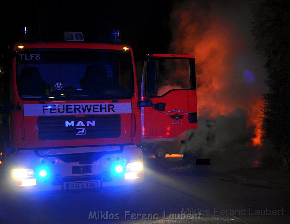 Feuer PKWs Koeln Buchheim Stegwiese P18.JPG